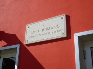 La scuola dedicata a Elvio Romano: “Il suo sacrificio non sarà inutile”