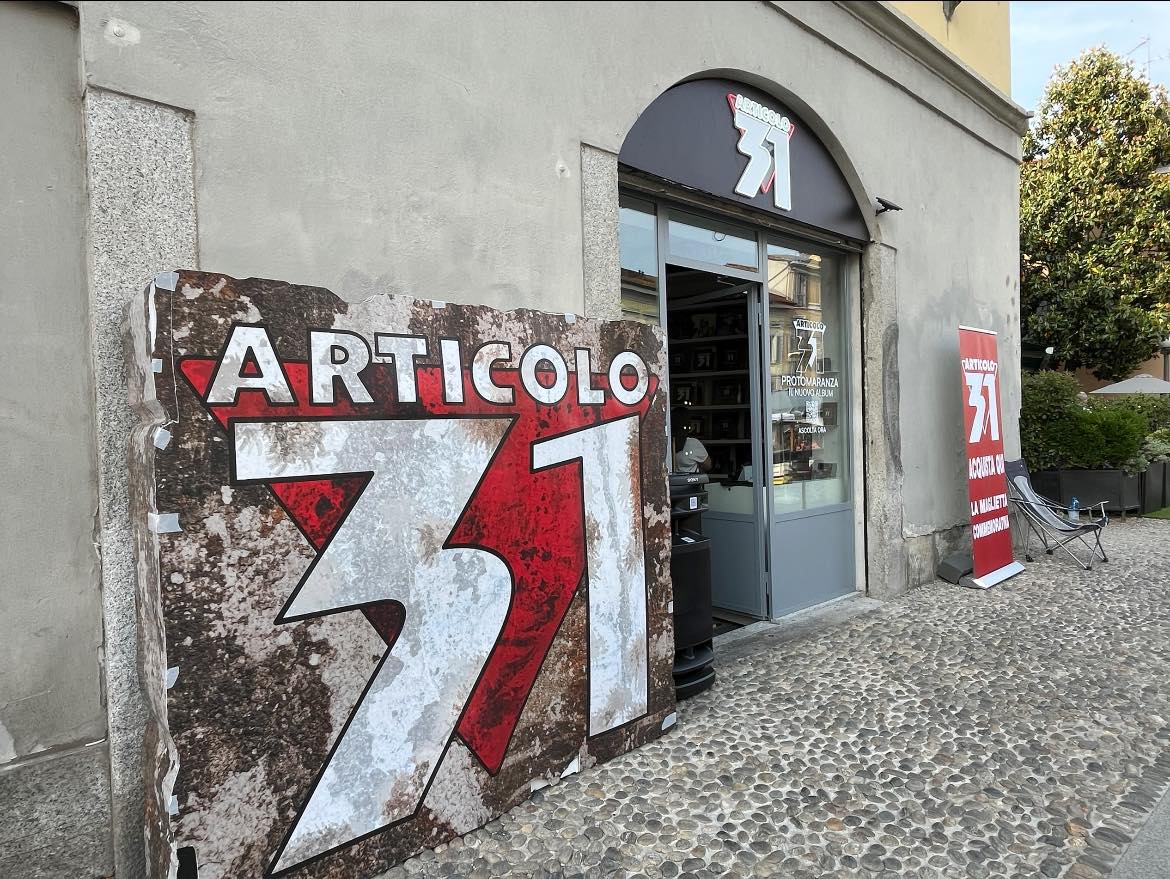 Articolo 31: a Milano il pop-up store per il lancio del nuovo disco Protomaranza